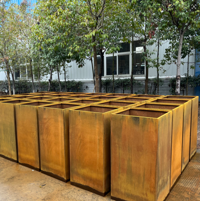 Tall corten steel planer